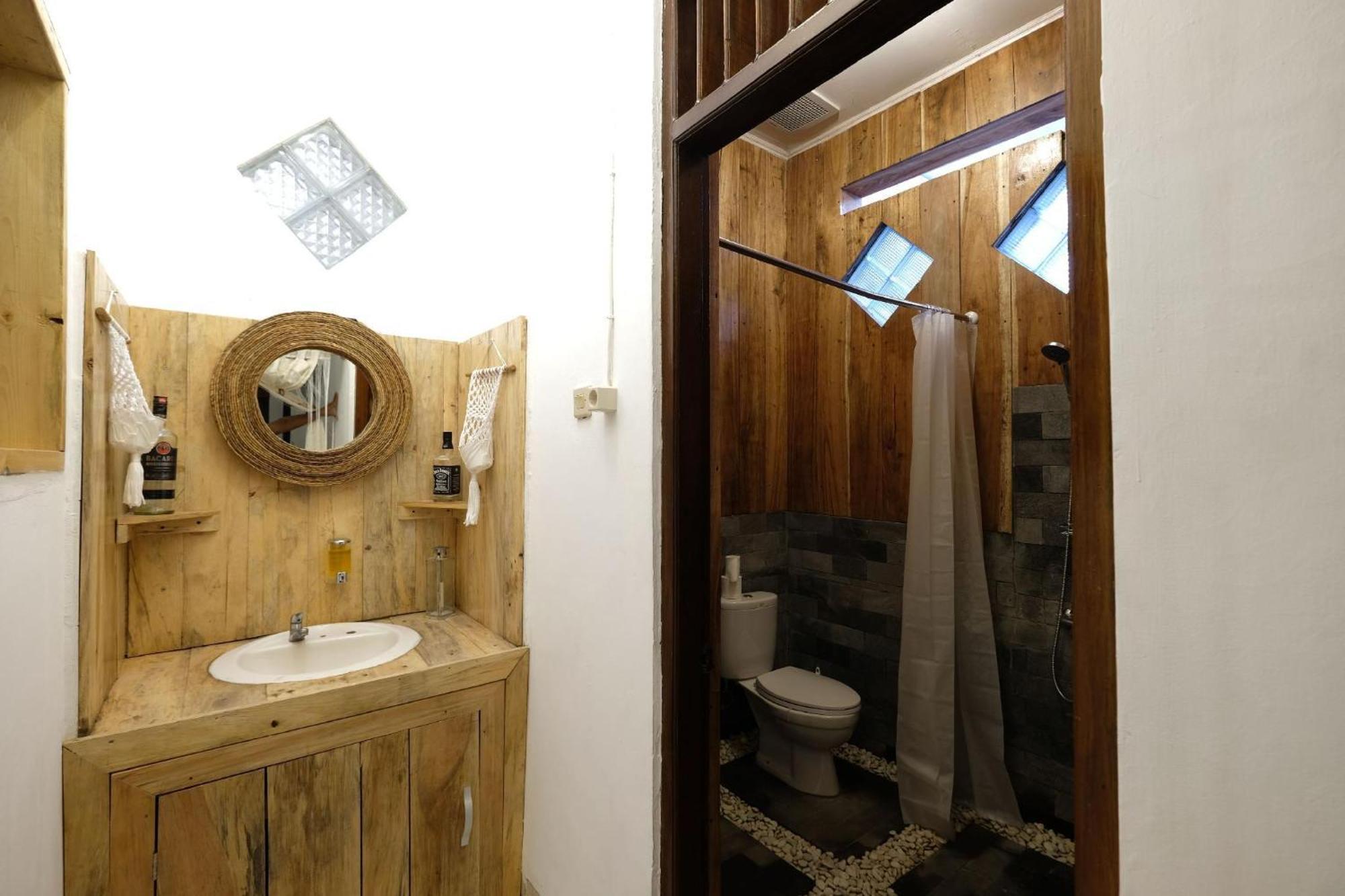 Wood Stone Yogyakarta Exterior foto
